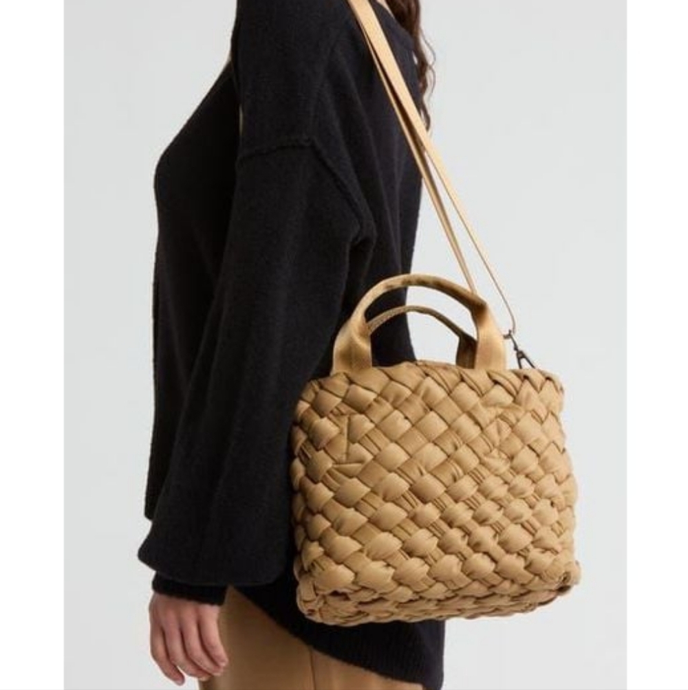 BCBGMaxAzria porty neoprene tote bag Nude